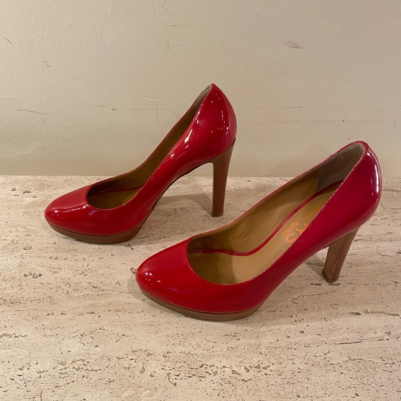 Michael Kors Platform Pumps. 6.5 - Picture 5 of 7